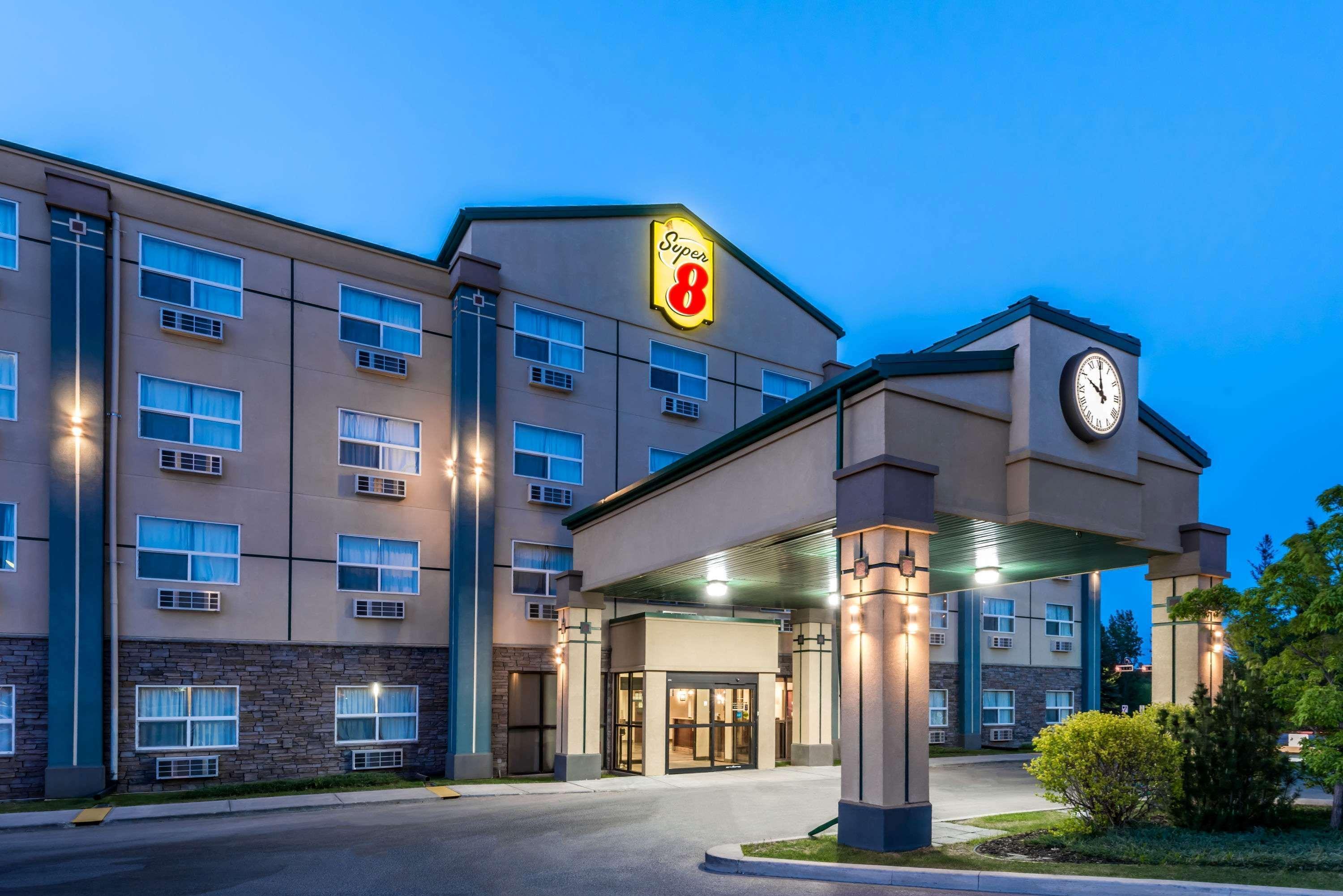 Super 8 By Wyndham Red Deer City Centre Exterior foto